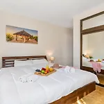 Watsi - Plusholidays Villa *