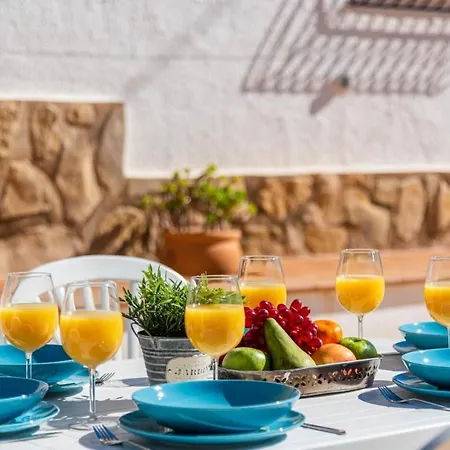 Watsi - Plusholidays * Casas de Torrat