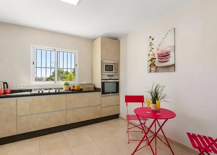 Watsi - Plusholidays