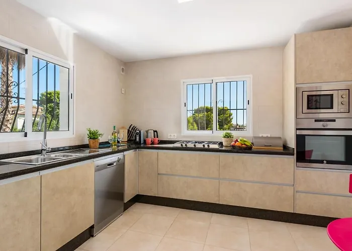 Watsi - Plusholidays *