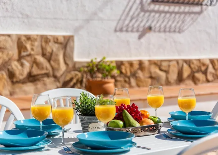 Watsi - Plusholidays * Casas de Torrat