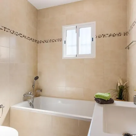 Watsi - Plusholidays * Casas de Torrat