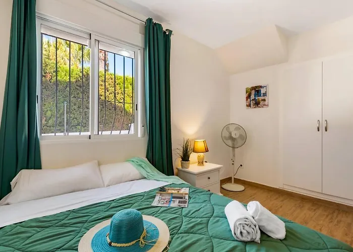 Watsi - Plusholidays * Casas de Torrat