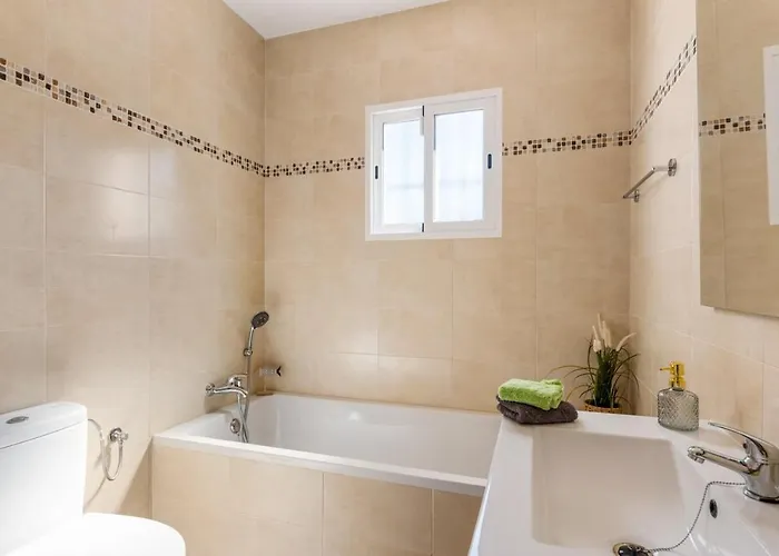 Watsi - Plusholidays * Casas de Torrat